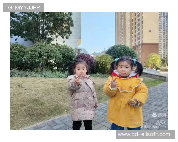 足球明星们的童真与幼稚行为背后的真实人生与情感探索